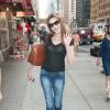 Carla Bruni se promène dans les rues de New York, le 25 juin 2013.