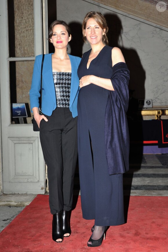 Maud Fontenoy, enceinte, recevait Marion Cotillard lors de son gala annuel en l'honneur de sa fondation, à Paris le mardi 9 avril 2013.