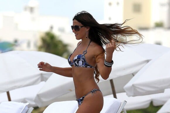 Claudia Romani, ultra sexy sur une plage de Miami. Le 23 juin 2013.