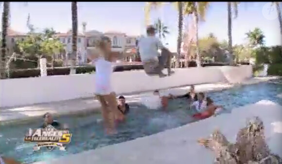 Les Anges se jettent dans la piscine dans Les Anges de la télé-réalité 5 le vendredi 28 juin 2013 sur NRJ 12