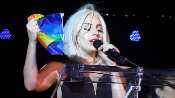 Lady Gaga : Come-back ému et impressionnant à la Gay Pride new-yorkaise