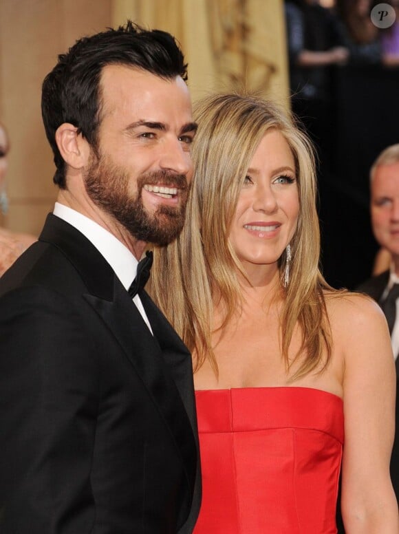 Jennifer Aniston et Justin Theroux arrive à la 85e cérémonie des Oscars à Los Angeles, le 24 février 2013.
