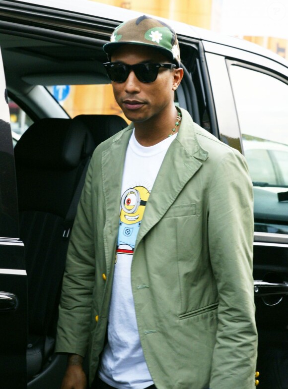 Pharrell Williams arrive à l'aéroport de Tegel à Berlin. Le 1er juillet 2013.