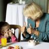 Camilla Parker Bowles rend visite aux enfants malades de l'association "Dream And Wishes" à Llandovery, le 1er juillet 2013.