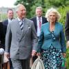 Le prince Charles et la duchesse de Cornouailles, Camilla Parker Bowles à Laugharne, le 1er juillet 2013. Le couple a visité la maison du poète Dylan Thomas.