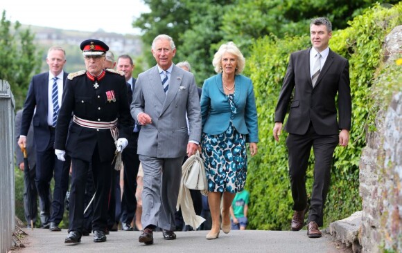 Le prince Charles et la duchesse de Cornouailles, Camilla Parker Bowles à Laugharne, le 1er juillet 2013. Le couple a visité la maison du poète Dylan Thomas.