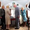 Le prince Charles et la duchesse de Cornouailles, Camilla Parker Bowles à Laugharne, le 1er juillet 2013. Le couple a visité la maison du poète Dylan Thomas.