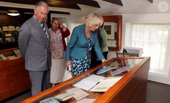 Le prince Charles et la duchesse de Cornouailles, Camilla Parker Bowles à Laugharne, le 1er juillet 2013. Le couple a visité la maison du poète Dylan Thomas.