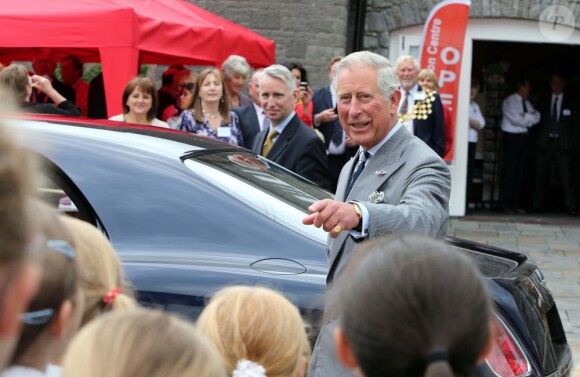 Le prince Charles et la duchesse de Cornouailles, Camilla Parker Bowles à Laugharne, le 1er juillet 2013. Le couple a visité la maison du poète Dylan Thomas.