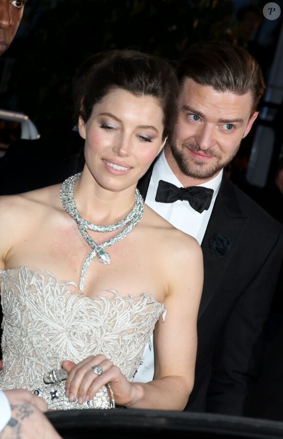 Justin Timberlake et Jessica Biel à la descente des marches du film Inside Llewyn Davis, lors du 66e festival du film de Cannes, le 19 mai 2013.
