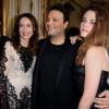 Elsa Zylberstein, Zuhair Murad et Kristen Stewart dans les coulisses du défilé haute couture du créateur à la Villa Montmorency. Paris, le 4 juillet 2013.