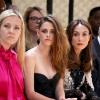 Tara Swennen, Kristen Stewart et Elsa Zylberstein assistent au défilé haute couture de Zuhair Murad à la Villa Montmorency. Paris, le 4 juillet 2013.