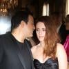 Kristen Stewart félicite Zuhair Murad à l'issue de son défilé haute couture à la Villa Montmorency. Paris, le 4 juillet 2013.