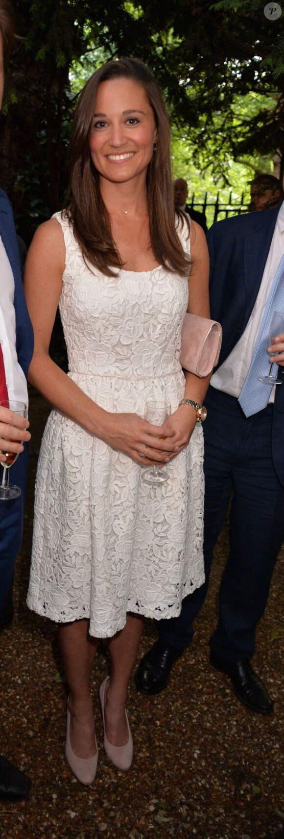 Pippa Middleton - Soirée d'été du magazine The Spectator. A Londres le 3 juillet 2013. Elle était très élégante dans une robe blanche florale. 