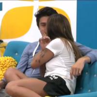 Secret Story 7 - Anaïs et Julien ne se cachent plus : Le bisou devant Guillaume