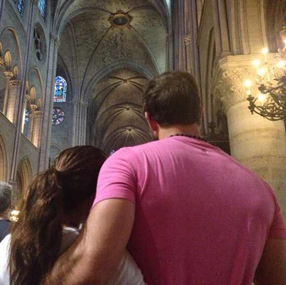 Ernesto Arguello a posté une photo de lui et d'Eva Longoria bras dessus bras dessous. Ils étaient en train de visiter la cathédrale Notre-Dame de Paris. Juillet 2013.