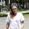 Kristen Stewart seule et tête baissée à North Hollywood, Los Angeles, le 8 juillet 2013.