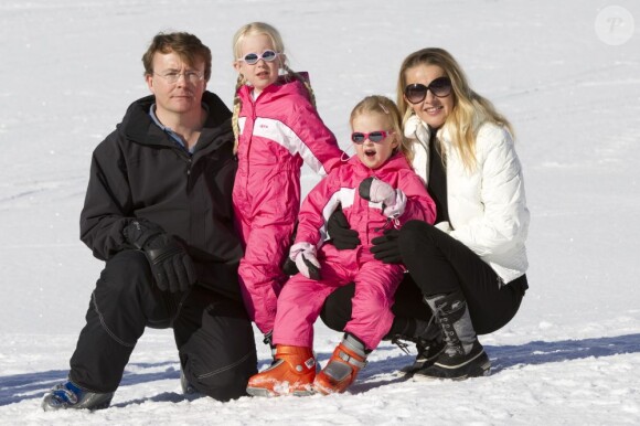 Le prince Friso et la princesse Mabel d'Orange-Nassau avec leurs filles les comtesses Zaria et Luana à Lech le 19 février 2011.