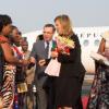 Valérie Trierweiler arrive à l'aéroport pour une visite humanitaire à Bujumbura au Burundi le 9 juillet 2013.