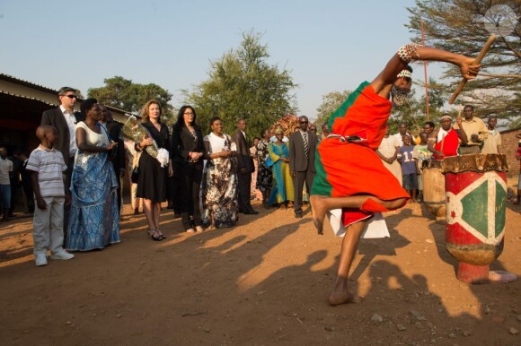 Valérie Trierweiler et Yamina Benguigui en visite à Bujumbura au Burundi le 9 juillet 2013.