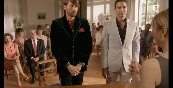 La mariage de Thomas (Laurent Kérusore) et Gabriel (Joakim Latzko) dans Plus Belle La Vie sur France 3, le vendredi 12 juillet 2013