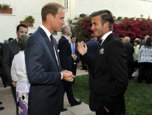 Le prince William et David Beckham lors d'une rencontre au consul britannique de Los Angeles le 8 juillet 2011