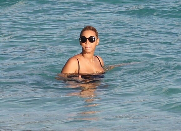Beyoncé et Jay-Z profitent de la baignade à St-Barth en avril 2012