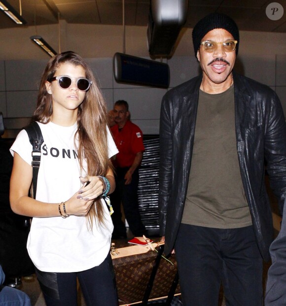 La star Lionel Richie et sa fille Sofia (15 ans) à l'aéroport de Los Angeles, le 15 juillet 2013.