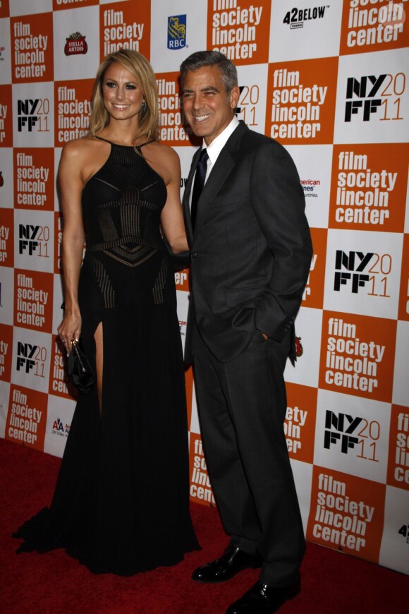 George Clooney et Stacy Keibler lors de la projection de The Descendants à New York le 16 octobre 2011