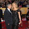 George Clooney et Stacy Keibler sur le tapis rouge des Screen Actors Guild Awards à Los Angeles le 29 janvier 2012