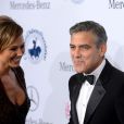 George Clooney et Stacy Keibler lors d'un gala de charité à Beverly Hills le 20 octobre 2012