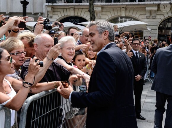 George Clooney, heureux et célibataire, vient de déjeuner au Pavillon Ledoyen avant d'aller visiter la boutique Nespresso sur les Champs Elysées, le 16 juillet 2013.