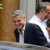 George Clooney file visiter la boutique Nespresso sur les Champs Elysées, le 16 juillet 2013.