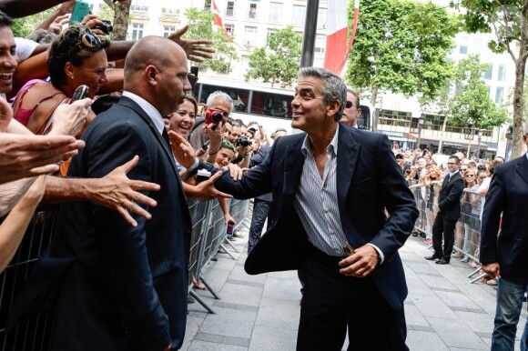 George Clooney sur les Champs-Elysées, Paris, le 16 juillet 2013.