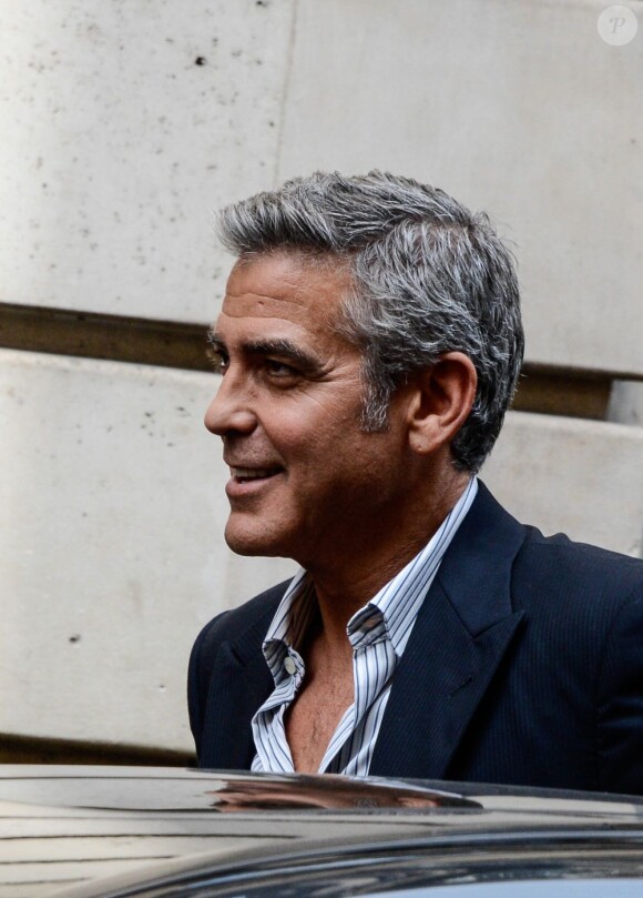 George Clooney part sur les Champs-Elysées, le 16 juillet 2013.