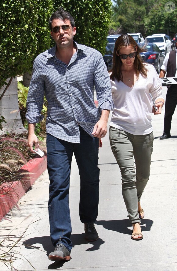 Ben Affleck et Jennifer Garner (avec un petit baby-bump) en rendez-vous à Encino, Californie, le 16 juillet 2013.