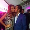 Vanessa Lawrens pose avec son petit ami le Dr Benjamin Azoulay à la soirée Public - Twitter