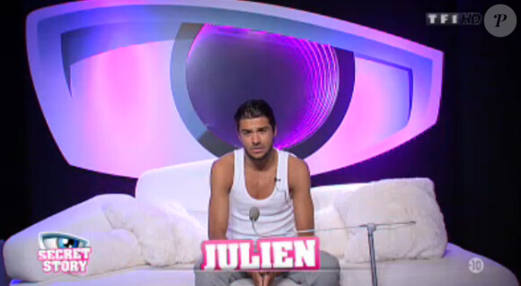 Julien dans la quotidienne de Secret Story 7 sur TF1 le vendredi 19 juillet 2013