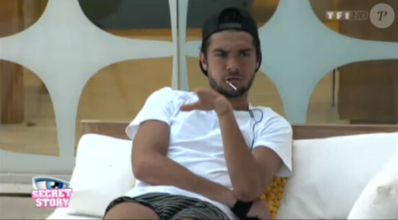 Julien dans la quotidienne de Secret Story 7 sur TF1 le vendredi 19 juillet 2013