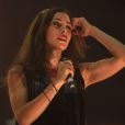 Olivia Ruiz en concert sur la place de l'Hôtel de Ville de Paris, à l'occasion du festival Fnac Live, le 18 juillet 2013.