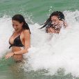 Hana Nitsche  à Miami le 19 juillet 2013 avec son amie Gabriella Collado