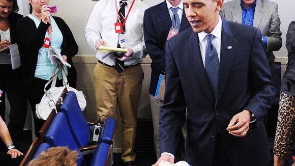 Barack Obama : Très ému par la mort d'Helen Thomas, la doyenne des journalistes