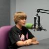 Justin Bieber donne une interview radio dans laquelle il dit qu'il veut "gérer" Selena Gomez.