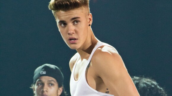 Justin Bieber : Torse nu pour une danse lascive dans un bar de Boston