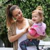 Jessica Alba passe un dimanche 21 juillet en famille à l'occasion d'un brunch avec son mari Cash Warren et leurs filles Haven et Honor