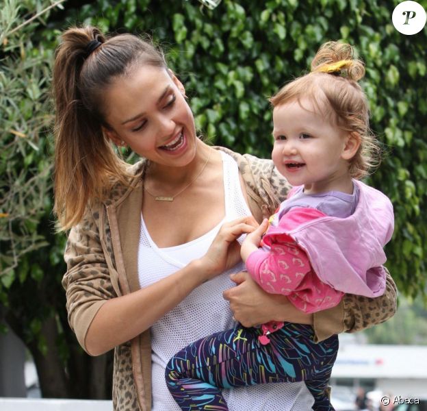 Jessica Alba passe un dimanche 21 juillet en famille à l'occasion d'un brunch avec son mari Cash Warren et leurs filles Haven et Honor