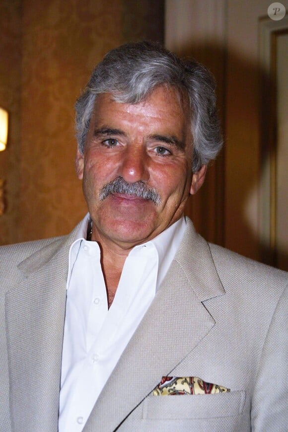 Dennis Farina à Los Angeles le 16 janvier 2004.