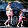 Exclusif - Sarah Michelle Gellar emmène sa fille Charlotte à son cours de tennis à Beverly Hills, le 23 juillet 2013.