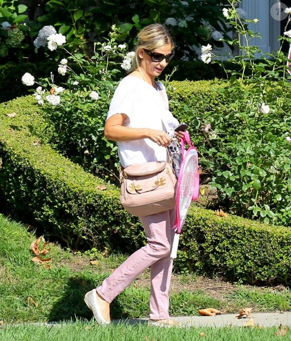 Exclusif - L'actrice Sarah Michelle Gellar et sa fille Charlotte dans les rues de Beverly Hills, le 23 juillet 2013.