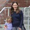 Jennifer Garner et son aînée Violet vont chercher l'adorable Seraphina dans un centre de loisirs à Pacific Palisades, le 24 juillet 2013.